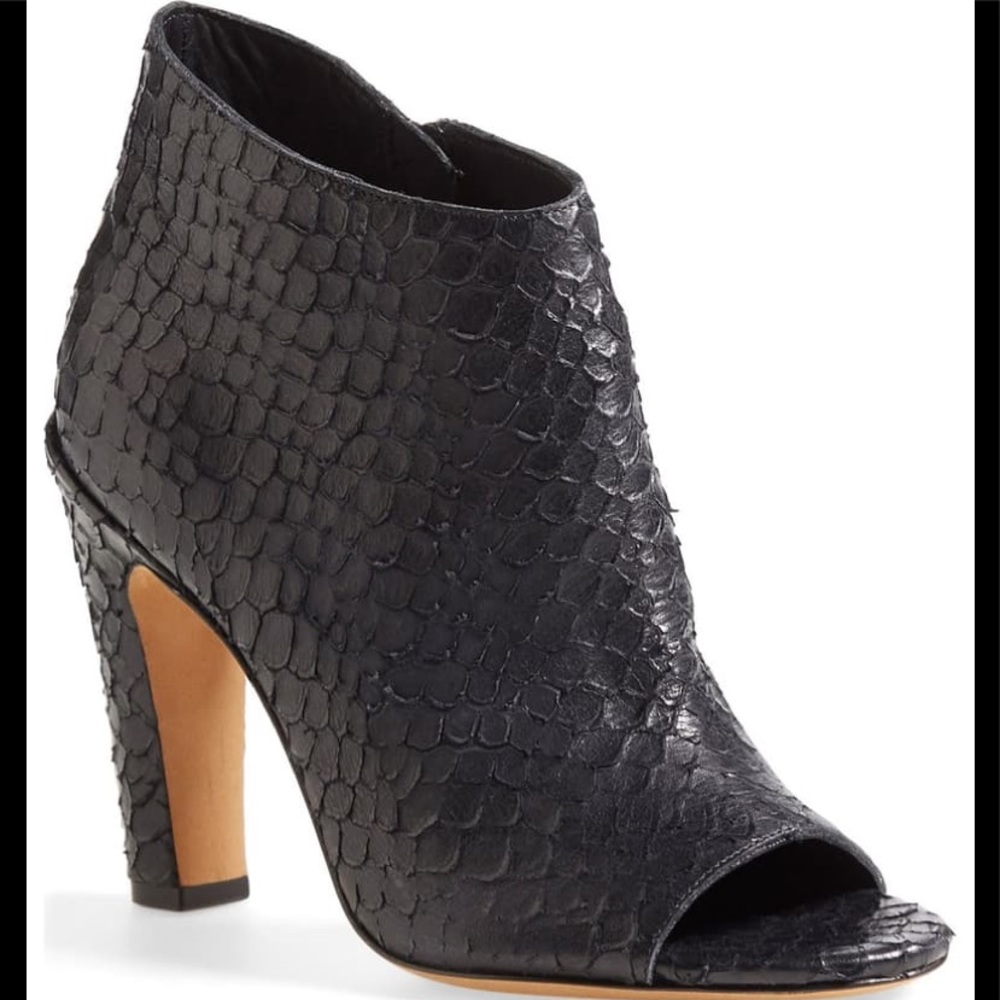 VINCE Sierra-3 Python-Print Peep-Toe Bootie Size 5